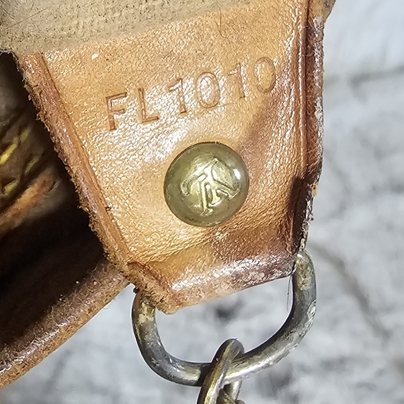 Louis Vuitton Monogram Petit Bucket Bag. - Picture 11 of 16